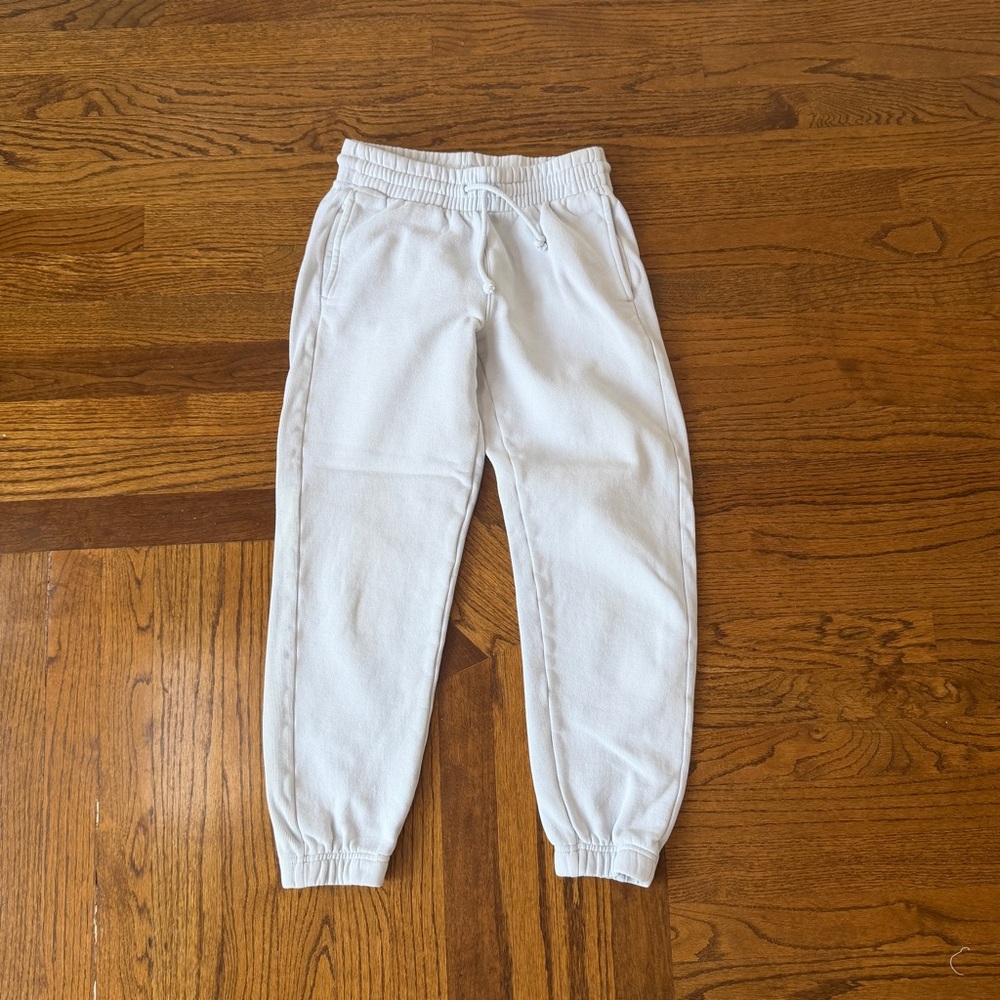 Aritzia TNA Women’s Cream Sweatpants
